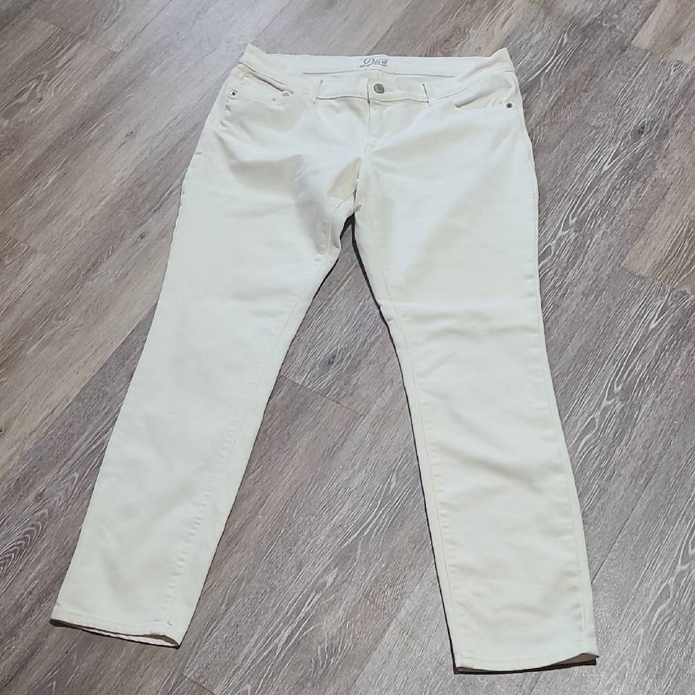 Cream Straitgh Legs Jeans